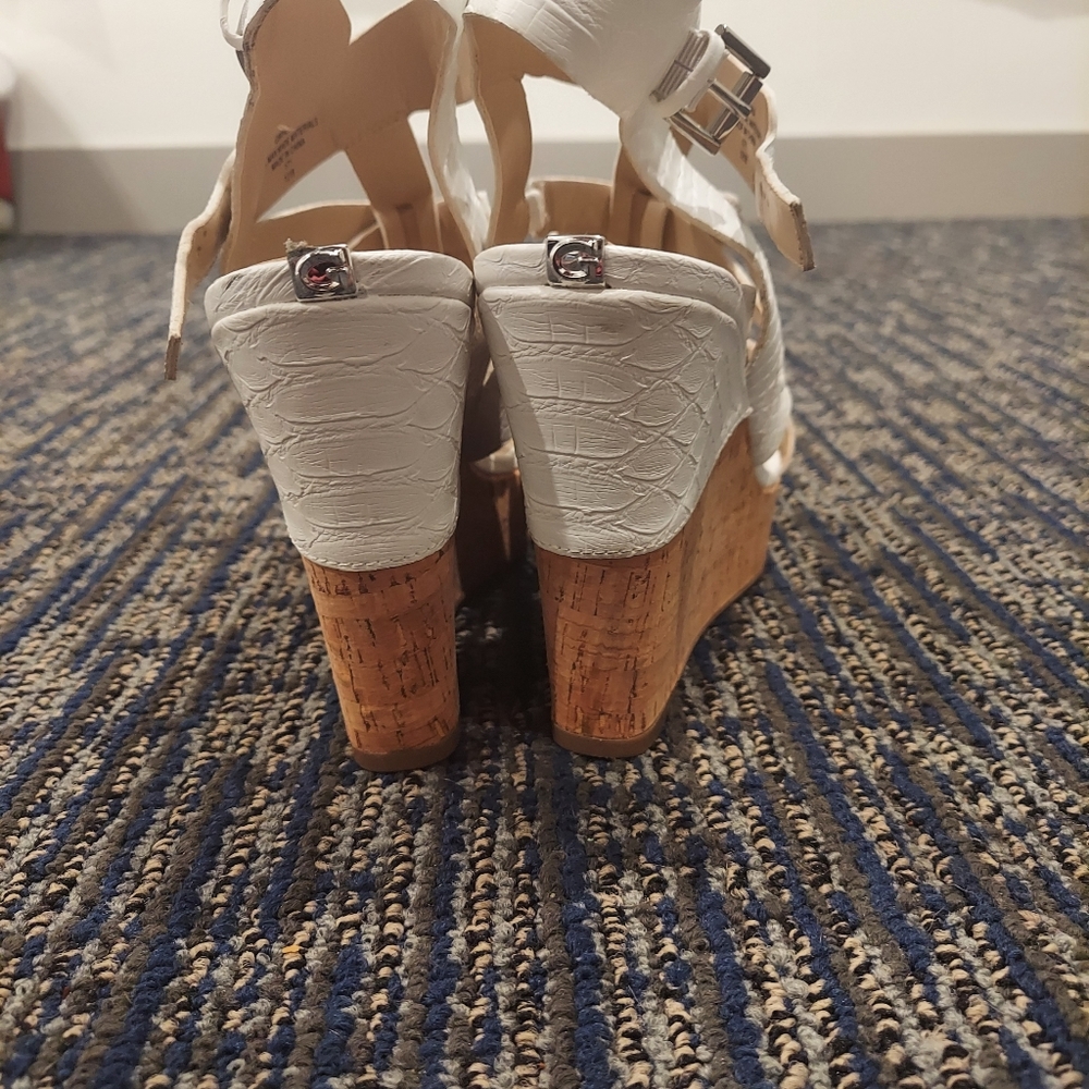 Guess - Picture 6 of 6